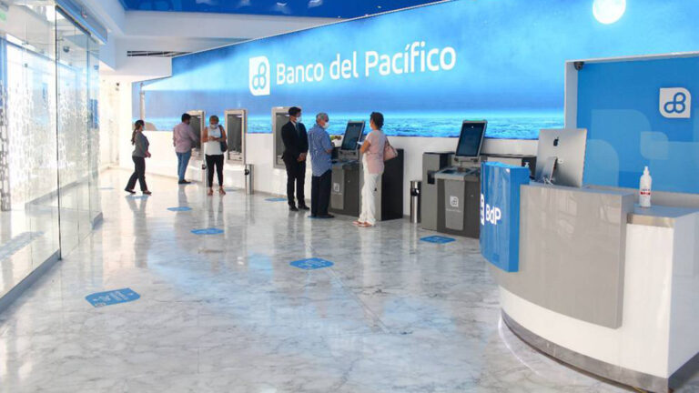 Peoople at a banco de pacifico bank